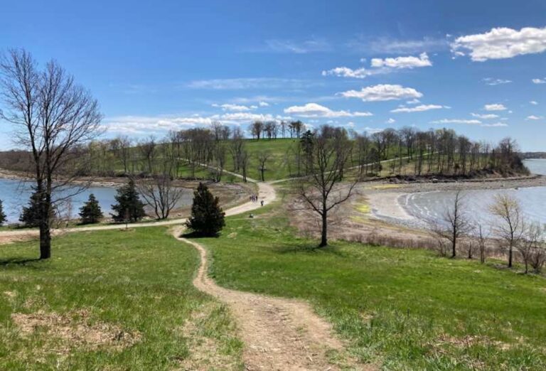 Worlds-End-Loop-Neck-220422