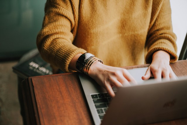 working adult at a laptop can you work while in outpatient rehab
